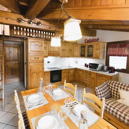 --15 Minuti Da Courmayeur--borgo Storico Lägenhet